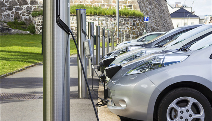新能源汽车产销量呈高速增长态势 公共充电